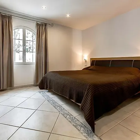 Townhouse Monkey 35pds1b בית נופש *