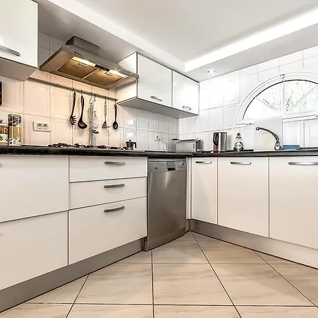 Townhouse Monkey 35pds1b בית נופש
