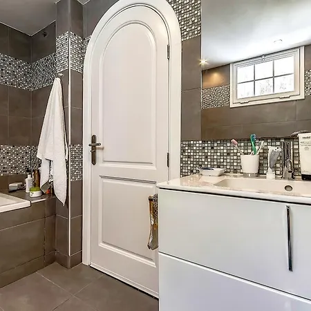 בית נופש Townhouse Monkey 35pds1b *